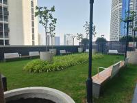 CaiCai Homes 1 BHK Nobles Tower Business Bay 5 min Drive to Dubai Mall外面的花园