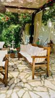 Lorantina Luxury Sea View Holiday House close to Barbati &amp; Ipsos Beach with Starlink WiFi外面的花园