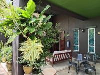Marco Polo Rest House外面的花园
