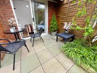 Luxurious House near Excel- Air Conditioning, 9 Beds, 2 Baths, Garden, fast WiFi外面的花园