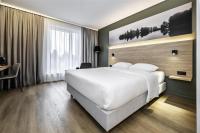 Park Inn by Radisson Vilnius Airport Hotel & Conference Centre客房内的一张或多张床位