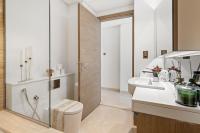 Chalet Homes - LUX New Studio With 2 Double Beds in Downtown Dubai的一间浴室