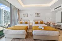 Chalet Homes - LUX New Studio With 2 Double Beds in Downtown Dubai客房内的一张或多张床位