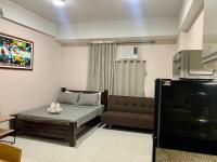 A&G Condotel at 101newport Across NAIA T3的厨房或小厨房