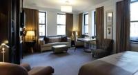 Fifteen Beacon Hotel的休息区