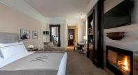 Fifteen Beacon Hotel客房内的一张或多张床位