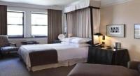 Fifteen Beacon Hotel客房内的一张或多张床位