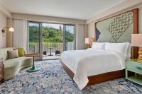 The St. Regis Bermuda Resort客房内的一张或多张床位