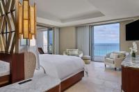 The St. Regis Bermuda Resort的电视和/或娱乐中心