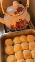 博尼图Casa Em Busca的一个茶壶和饼干放在一个带茶壶的锅里