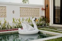 Luxury Nanda villa Ubud外面的花园