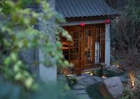 Chuanxing Yinli Hotel Chengdu Kuanzhai Alley Branch, with free welcome wine and afternoon tea外面的花园