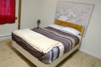 Chalet at Rainier Lodge (0.4 miles from the entrance)客房内的一张或多张床位