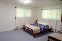 Chalet at Rainier Lodge (0.4 miles from the entrance)客房内的一张或多张床位