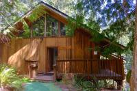 Chalet at Rainier Lodge (0.4 miles from the entrance)外面的花园