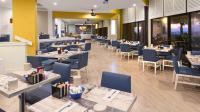 Ocean Front - Luxury Condo餐厅或其他用餐的地方