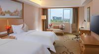 Vienna International Hotel Shenzhen North Station Branch客房内的一张或多张床位