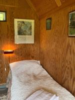 The Bungalow - Experience the 20s客房内的一张或多张床位