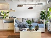 Island Paradise - Private Waterfront Retreat的休息区