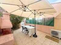 Maison vacances proche de la mer的阳台或露台