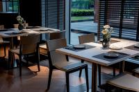 南京仁恒柏薇酒店公寓餐厅或其他用餐的地方