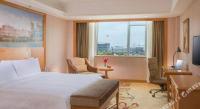 Vienna International Hotel Shenzhen North Station Branch客房内的一张或多张床位