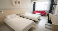 Jinjiang Inn Changchun Hongqi Street客房内的一张或多张床位