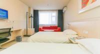 Jinjiang Inn Changchun Hongqi Street客房内的一张或多张床位