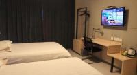 Jinjiang Inn Changchun Hongqi Street客房内的一张或多张床位