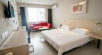 Jinjiang Inn Changchun Hongqi Street客房内的一张或多张床位