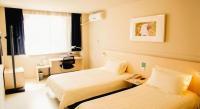 Jinjiang Inn Changchun Hongqi Street客房内的一张或多张床位