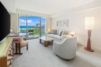 Ka Laʻi Waikiki Beach, LXR Hotels & Resorts的休息区