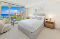 Ka Laʻi Waikiki Beach, LXR Hotels & Resorts客房内的一张或多张床位