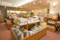 酒店内部或周边的超市或其他商店