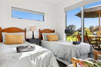 Country Comfort - only 10 minutes from Hamilton CBD客房内的一张或多张床位
