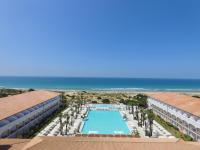 Iberostar Selection Andalucia Playa内部或周边的泳池
