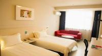 Jinjiang Inn Changchun Hongqi Street客房内的一张或多张床位