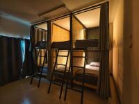 TIMN Hostel Female Only客房内的一张或多张床位