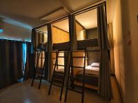 TIMN Hostel Female Only客房内的一张或多张床位