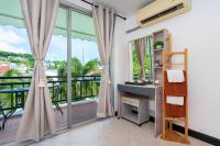 Kata Station Boutique Hotel的阳台或露台