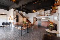 Kata Station Boutique Hotel的休息区