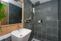 Kata Station Boutique Hotel的一间浴室