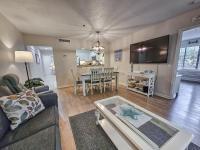 Serene 2 bed, 2 bath lodge, with amenities, 101AC lodge的休息区