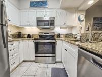 Serene 2 bed, 2 bath lodge, with amenities, 101AC lodge的厨房或小厨房
