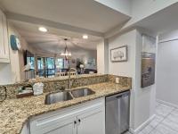 Serene 2 bed, 2 bath lodge, with amenities, 101AC lodge的厨房或小厨房
