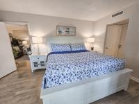 Serene 2 bed, 2 bath lodge, with amenities, 101AC lodge客房内的一张或多张床位