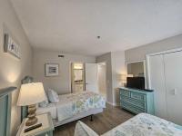 Serene 2 bed, 2 bath lodge, with amenities, 101AC lodge客房内的一张或多张床位