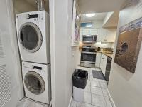 Serene 2 bed, 2 bath lodge, with amenities, 101AC lodge的厨房或小厨房