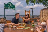 入住Ferienpark Rübezahl am Müggelsee, Haus 21 Efeu mit eigener Sauna, idealer Ort für Natur- und Erholungssuchende, für Radfahrer, Familien mit Kindern und Hundeliebhaber的客人