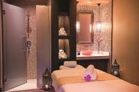 Oaks Ibn Battuta Gate Dubai客房内的一张或多张床位